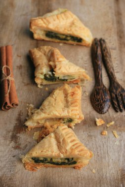 lezzetli puf ıspanak pasta