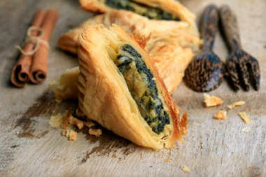 lezzetli puf ıspanak pasta