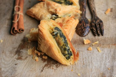 lezzetli puf ıspanak pasta