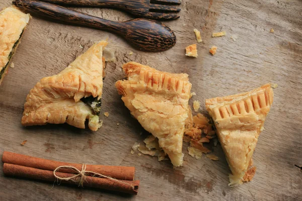 lezzetli puf ıspanak pasta