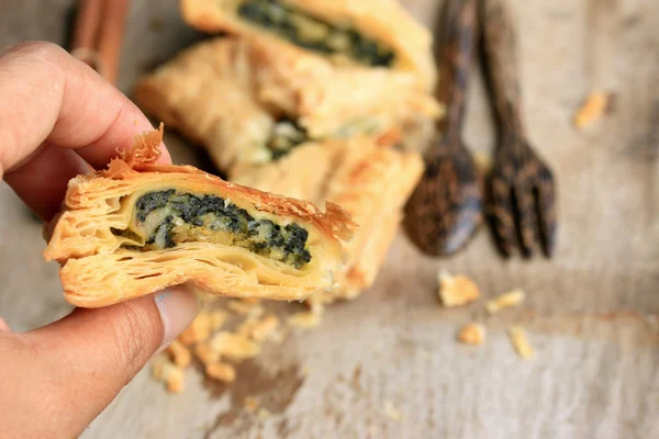 lezzetli puf ıspanak pasta