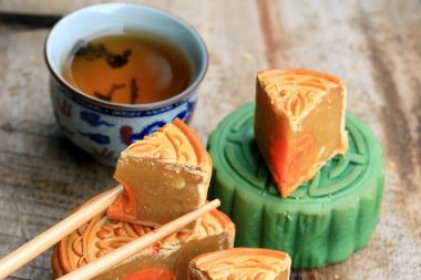 Festival moon pasta ve sıcak çay - Çin kek
