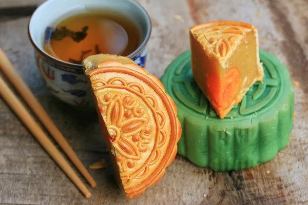 Festival moon pasta ve sıcak çay - Çin kek