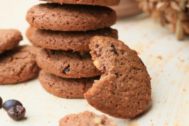 Çikolata parçacıklı kurabiye.