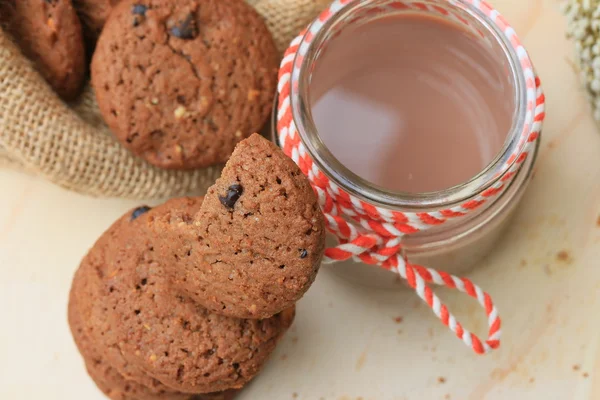 Печенье с шоколадной крошкой и какао — стоковое фото