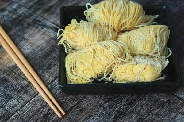 Macarrão de ovo amarelo — Fotografia de Stock