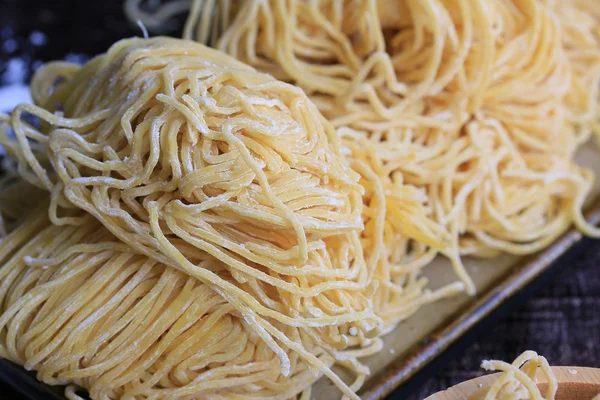 Macarrão de ovo amarelo — Fotografia de Stock