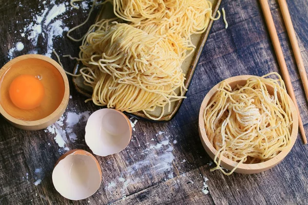 Gelbe Eiernudeln — Stockfoto