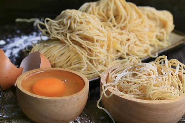 Fideos de huevo amarillo —  Fotos de Stock