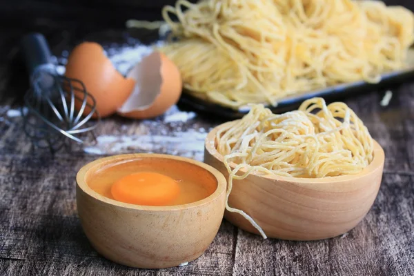 Yellow egg noodles — Stock Photo, Image
