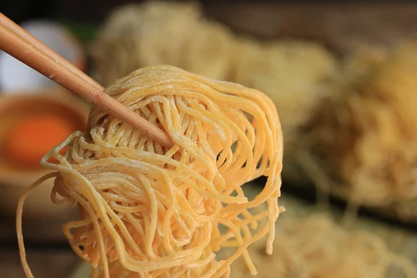 Fideos de huevo amarillo — Foto de Stock