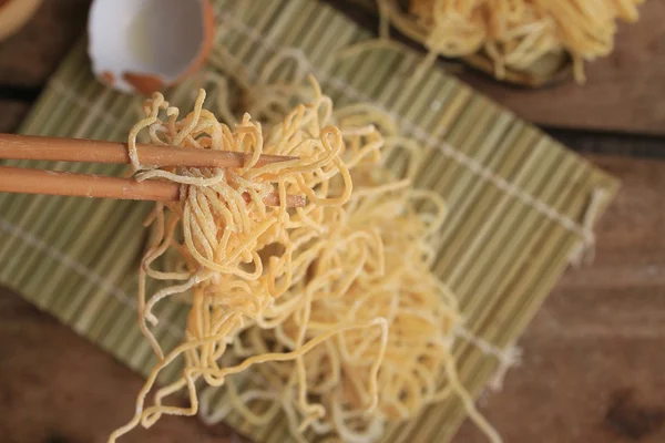 Yellow egg noodles — Stock Photo, Image