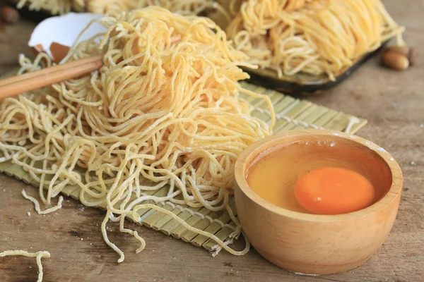 Fideos de huevo amarillo — Foto de Stock