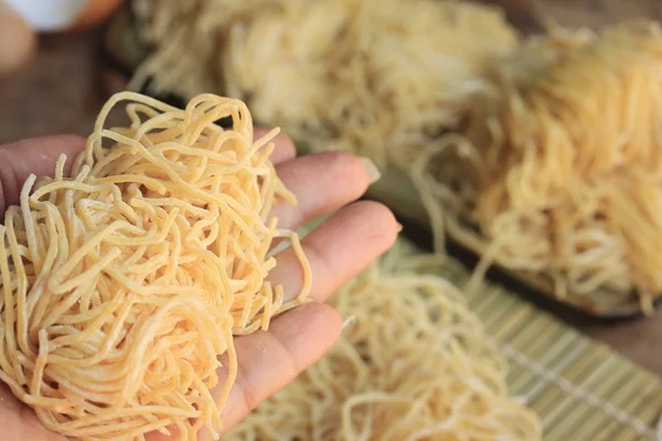 Fideos de huevo amarillo — Foto de Stock