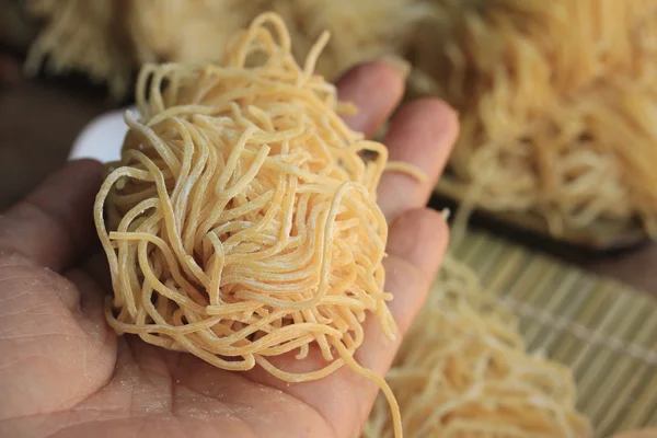 Macarrão de ovo amarelo — Fotografia de Stock