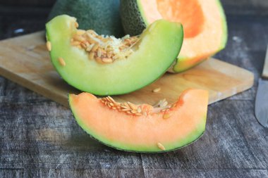 taze yeşil ve turuncu kavun karışımı