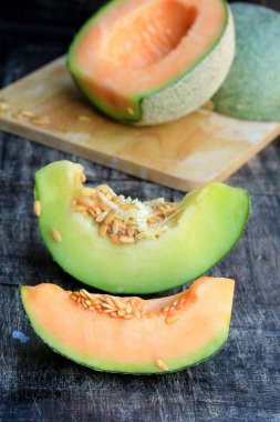 taze yeşil ve turuncu kavun karışımı