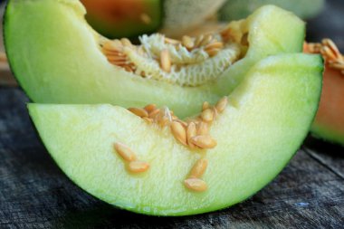 taze yeşil ve turuncu kavun karışımı