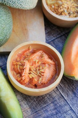 taze yeşil ve turuncu kavun karışımı