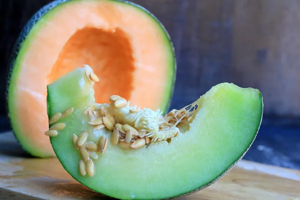 Blanda färska gröna och orange melon — Stockfoto