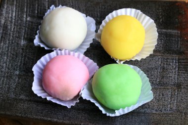 Mochi Japon tatlı kırmızı fasulye renkli