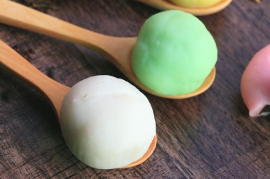 Mochi Japon tatlı kırmızı fasulye renkli