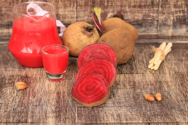 Fresh beetroot and juice — Stock Photo, Image