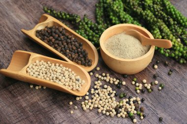 Taze yeşil biber tohumları ve kuru tahıl