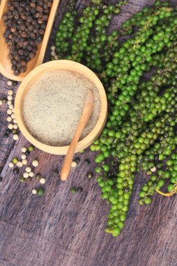 Taze yeşil biber tohumları ve kuru tahıl