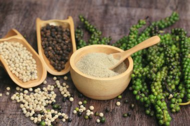 Taze yeşil biber tohumları ve kuru tahıl