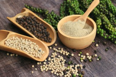 Taze yeşil biber tohumları ve kuru tahıl