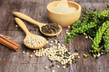 Taze yeşil biber tohumları ve kuru tahıl