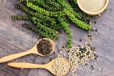 Taze yeşil biber tohumları ve kuru tahıl