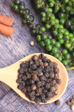 Taze yeşil biber tohumları ve kuru tahıl