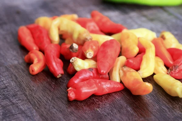 Mix fresh green bell pepper and red — Stock Photo, Image