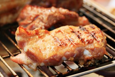 Izgara domuz pirzolası.