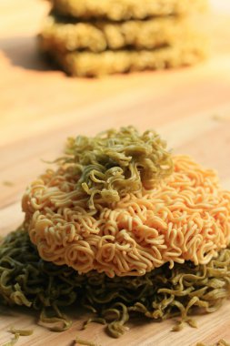 kurutulmuş anlık erişte