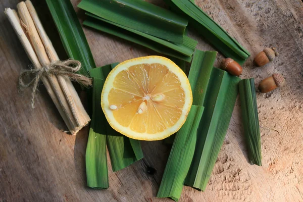 Zitronensaft mit Salz — Stockfoto