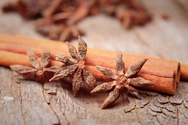 Star anise and cinnamon — Stock Photo, Image