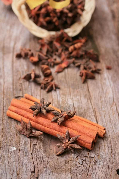 Star anise and cinnamon — Stock Photo, Image