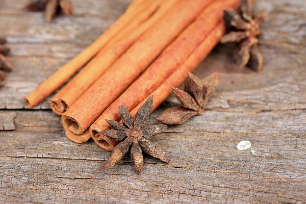 Star anise and cinnamon — Stock Photo, Image