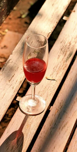 A shadow pohár vörösbor — Stock Fotó