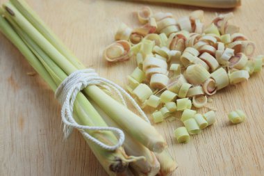 taze dilimlenmiş Limon otu