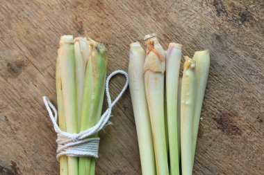 taze dilimlenmiş Limon otu