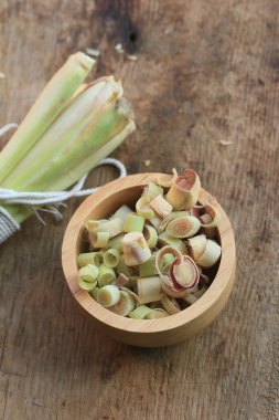 taze dilimlenmiş Limon otu