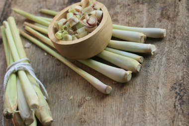 taze dilimlenmiş Limon otu