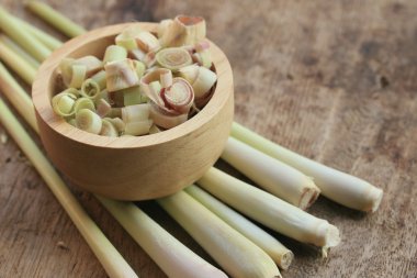 taze dilimlenmiş Limon otu