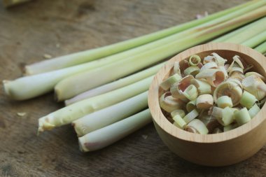 taze dilimlenmiş Limon otu