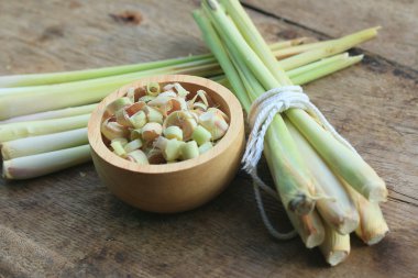 taze dilimlenmiş Limon otu