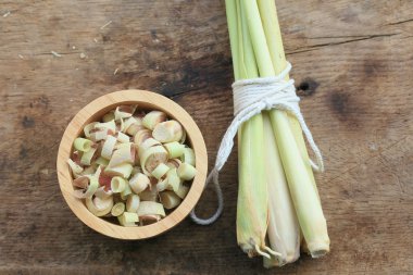 taze dilimlenmiş Limon otu